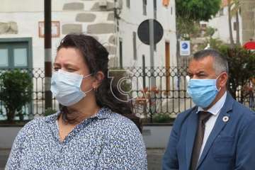 Minuto de silencio por las víctimas del Covid-19 en la plaza de San Juan y del personal de Servicios Sociales (Foto TA)